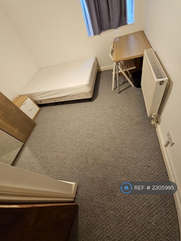 3 bedroom flat in St. Ronans Road, Southsea, PO4 (3 bed) (#2305995)