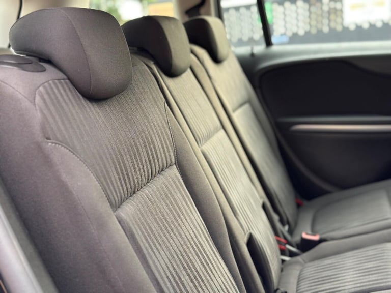 2013 Vauxhall Zafira Tourer 1.8 16V Exclusiv Euro 5 5dr Petrol