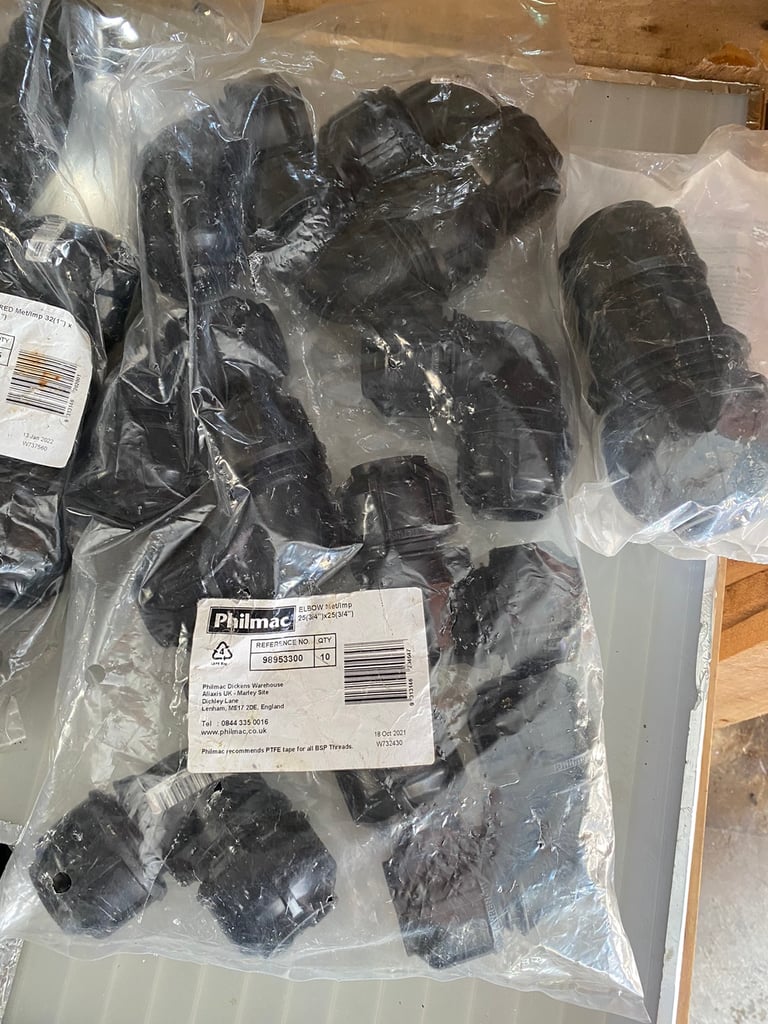 Push fit pipe connections 