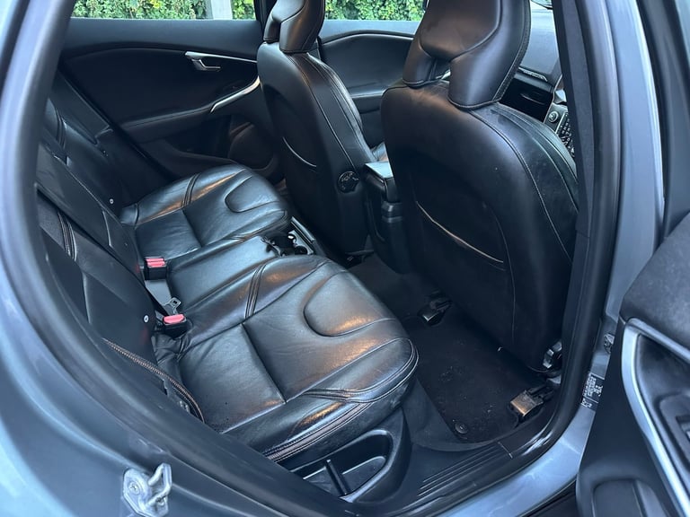 Volvo, V40, Hatchback, 2016, Semi-Auto, 1969 (cc), 5 doors