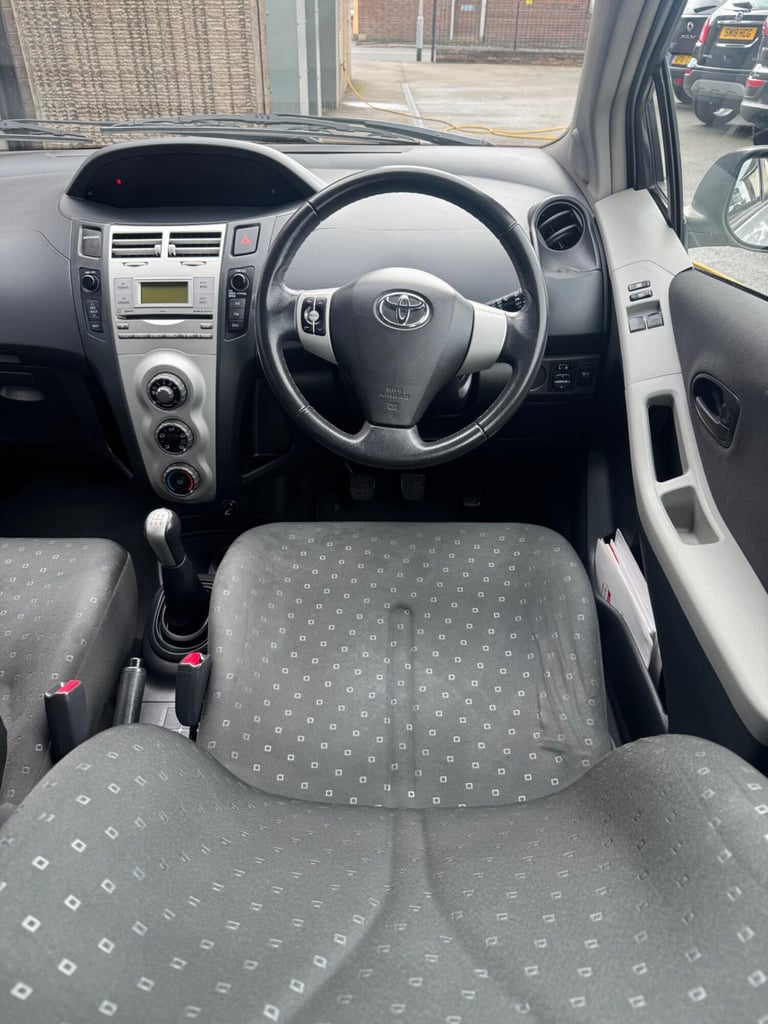  Toyota Yaris 1.0 VVT-i T2 5dr Petrol Manual