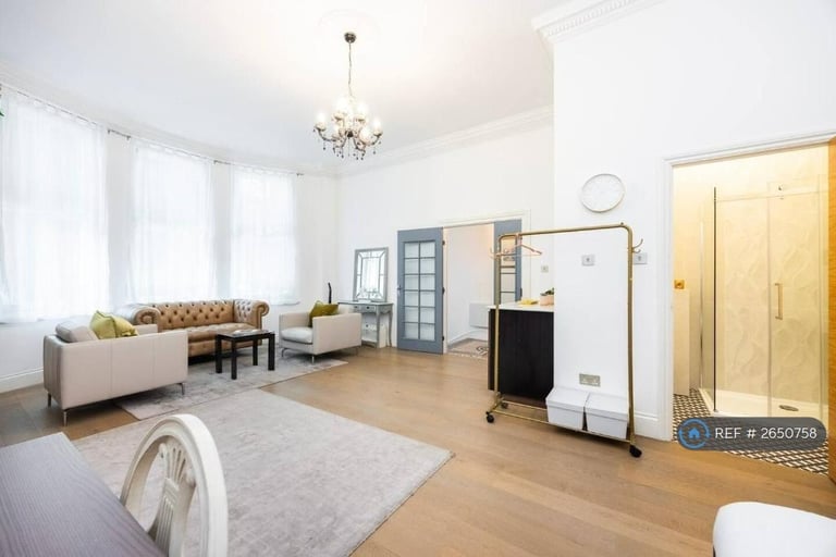 Studio flat in Creston House, London, W8 (#2650758)