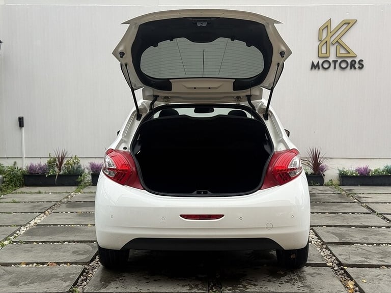 2013 Peugeot 208 1.2 VTi Intuitive Hatchback 5dr Petrol Manual Euro 5 (82 ps) Hatchback Petrol Ma...