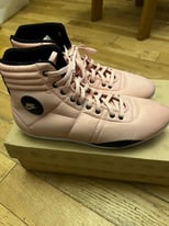  Womens Nike Hijack Mid Trainers Boots (Boxing) Size 4.