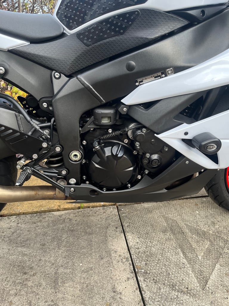 Kawasaki, Ninja ZX 6R, 2010, 599 (cc)