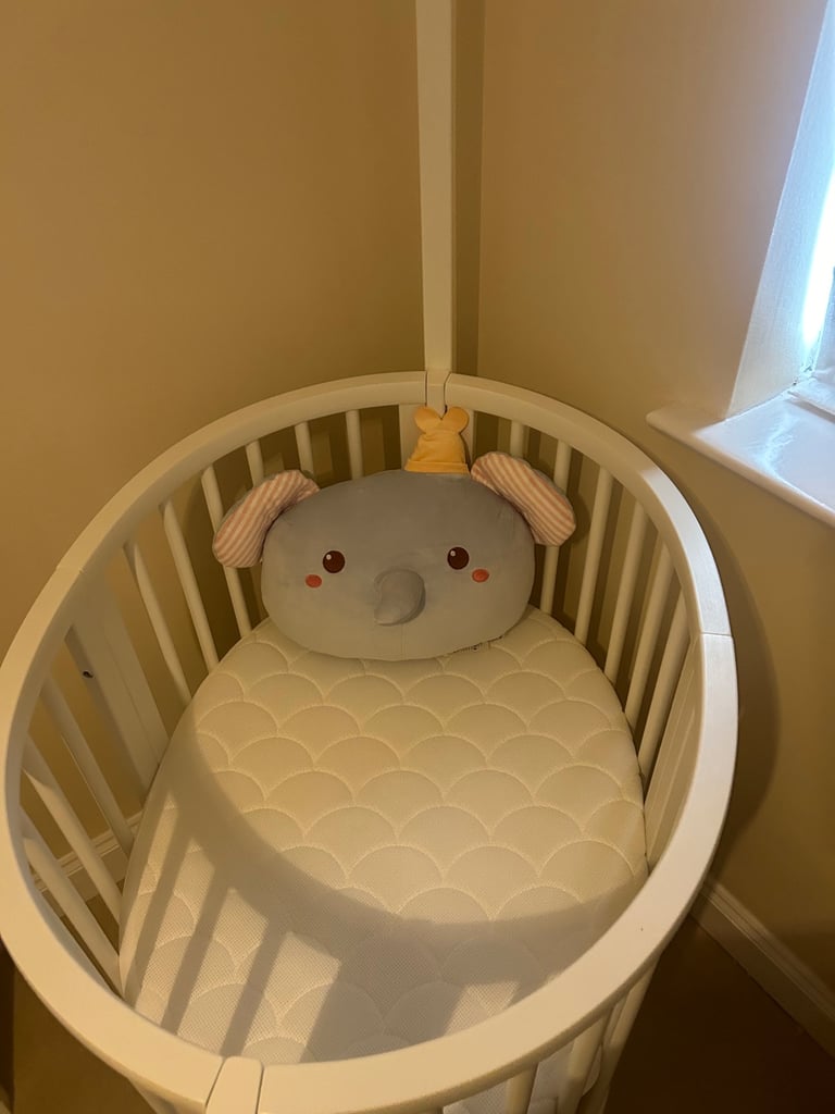 Stokke Sleepi V3 Mini Oval Crib - Includes Mattress &  Protector Drape Rod & Canopy 