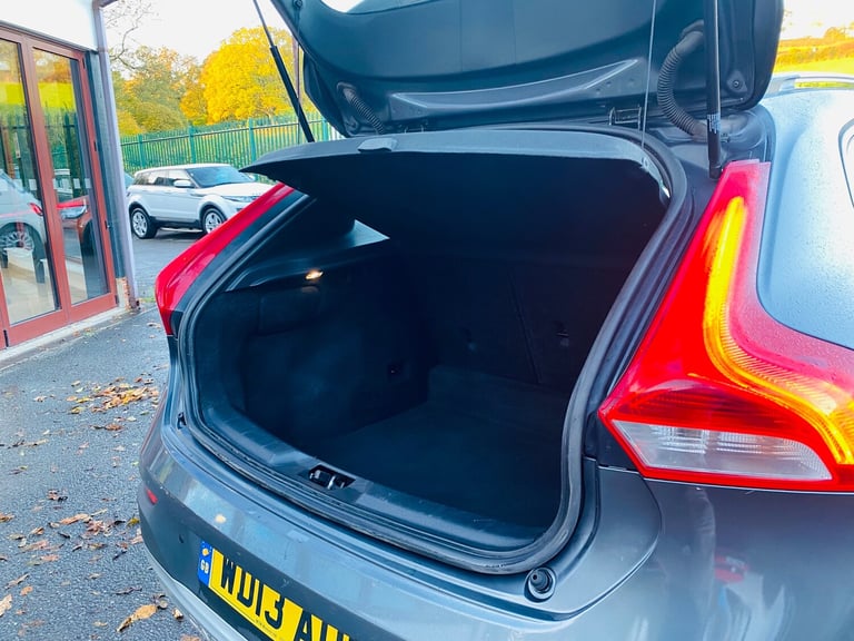 2013 Volvo V40 Cross Country 1.6 D2 Lux Nav Hatchback 5dr Diesel Manual Euro 5