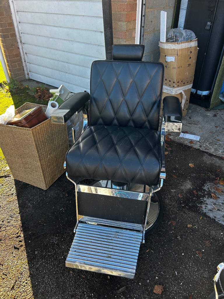 3xBarber chairs ( must go today ) 