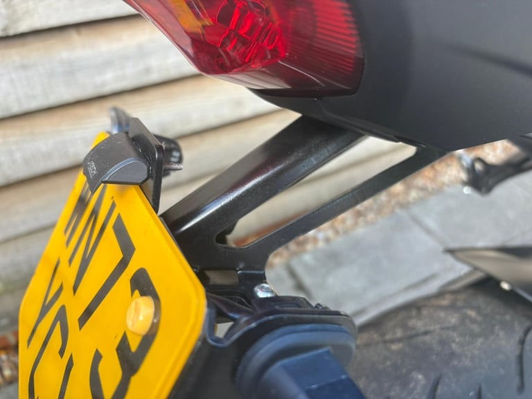 2023 / 73 Yamaha MT10 £10000 Grey 5978 miles.