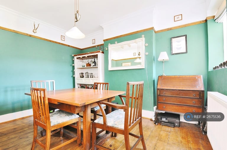 3 bedroom flat in Tooting, London, SW17 (3 bed) (#2675136)