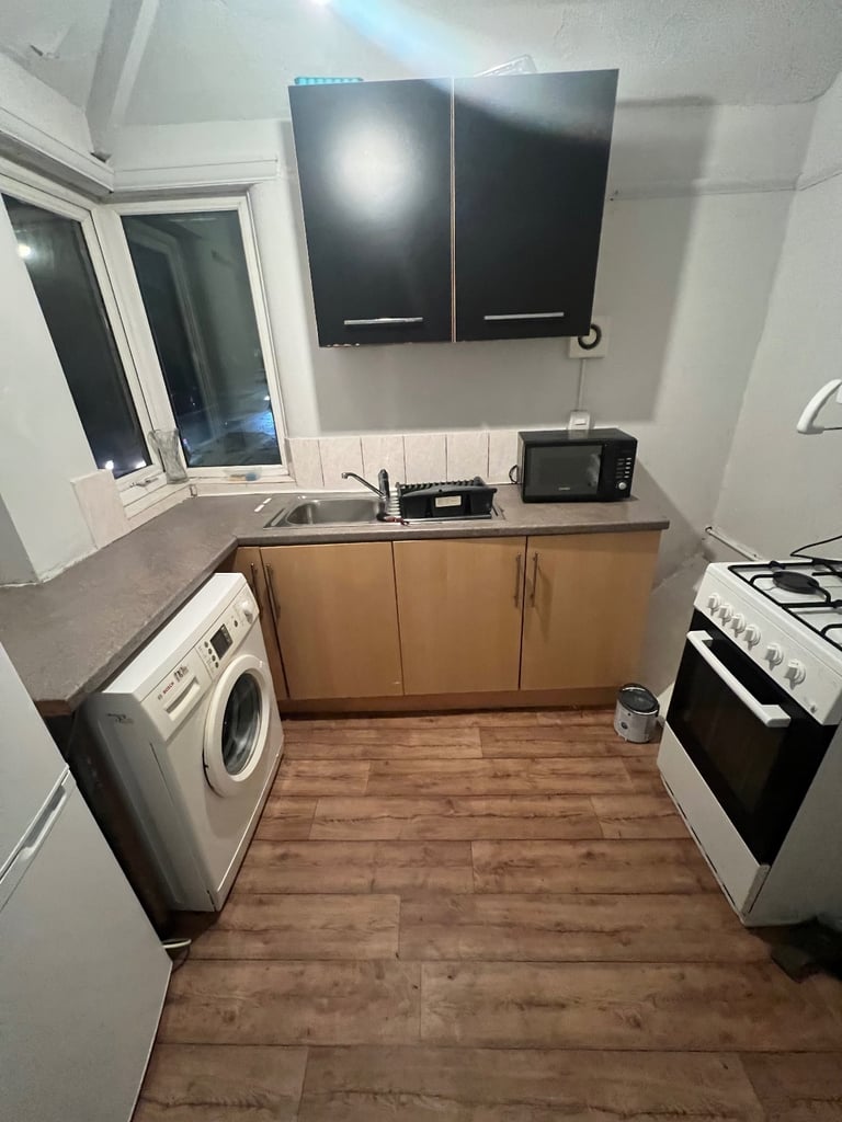 Rooms available in a two bed flat Sherwood 