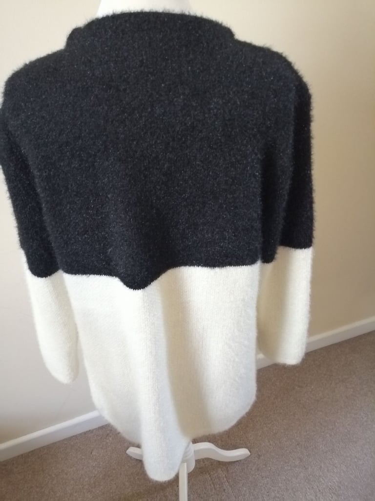 LADIES CARDIGAN/COAT SIZE 16 BY FOREVAYONUG NEW 