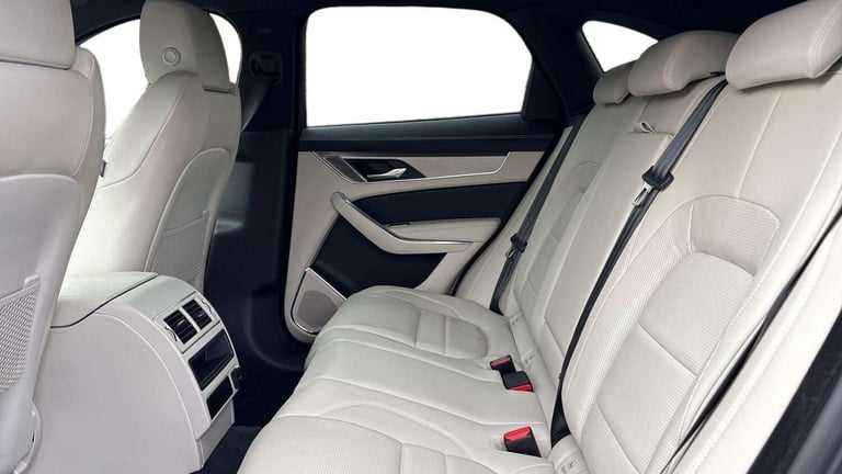 2023 Jaguar F-Pace 2.0 D200 R-Dynamic SE Black 5dr Auto AWD Estate Diesel Automatic
