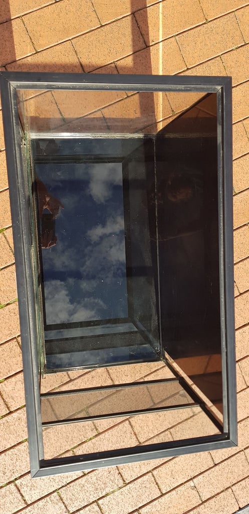 Pre-owned Komodo Glass Terrarium 