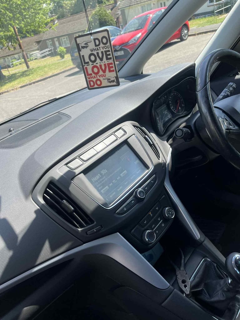 Peugeot, 2008, Hatchback, 2015, Manual, 1598 (cc), 5 doors