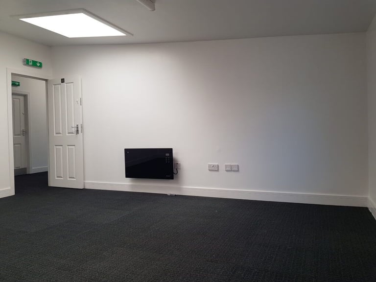 **ONE MONTH FREE** OFFICE FOR RENT **ONLY £800 PER MONTH**