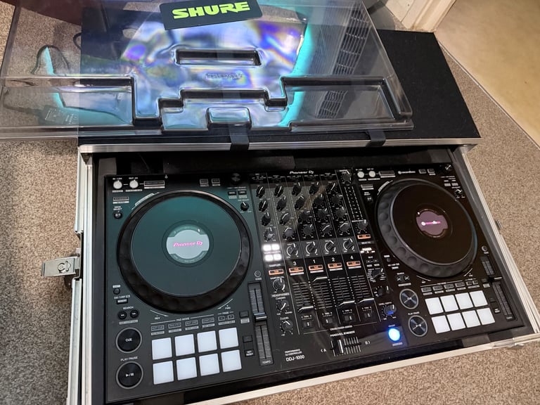 Pioneer DDJ1000 Rekordbox DJ Controller and Magma Flight Case with Laptop Stand