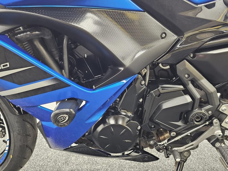 KAWASAKI NINJA 650 ** BLACK WIDOW - CRASH PROTECTORS - JUNE 26 MOT **