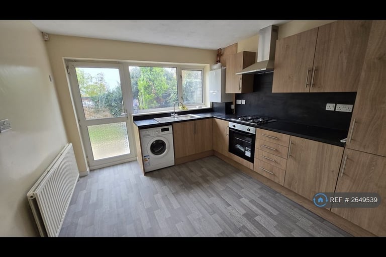 image for 3 bedroom house in Ferndale, Eaglestone, Milton Keynes, MK6 (3 bed) (#2649539)