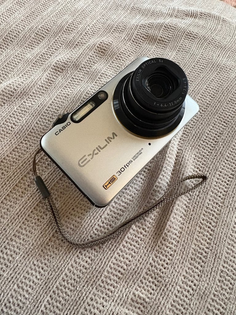 Casio Exilim EX-FC100 Digital Camera