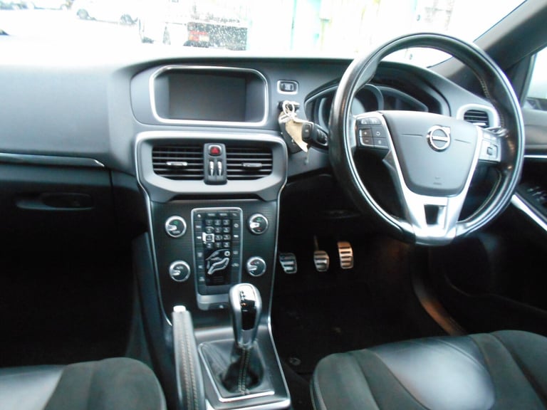 2017 Volvo V40 D2 [120] R DESIGN Nav Plus 5dr HATCHBACK Diesel Manual