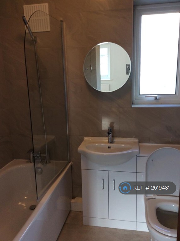 3 bedroom house in Weir Gardens, Rayleigh, SS6 (3 bed) (#2619481)