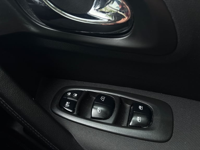 2017 Renault Kadjar 1.2 TCE Dynamique Nav 5dr Hatchback PETROL Manual