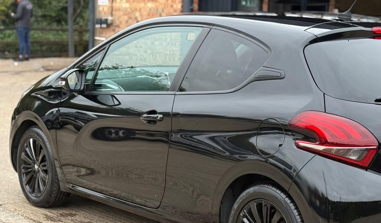 2018 Peugeot 208 1.2 PureTech Black Edition Euro 6 3dr Petrol