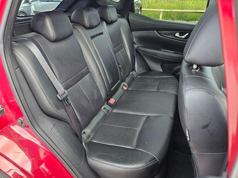 2015 Nissan Qashqai 1.6 dCi Tekna XTRON 2WD Euro 6 (s/s) 5dr HATCHBACK Diesel Automatic