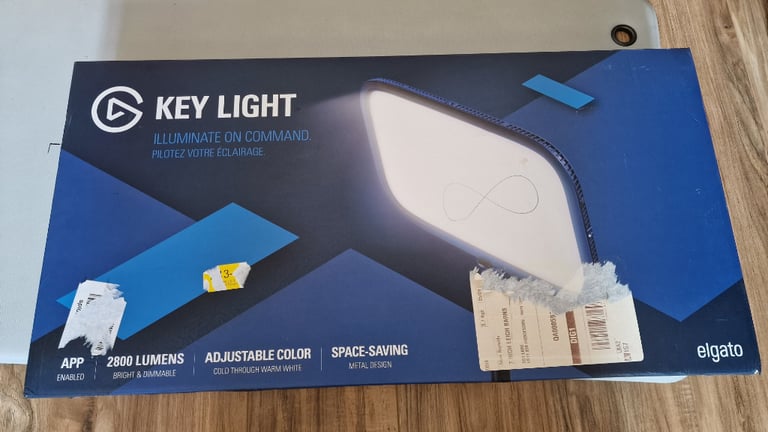 Elgato Key Light - Professional 2800 lumens Studio Light with desk cla