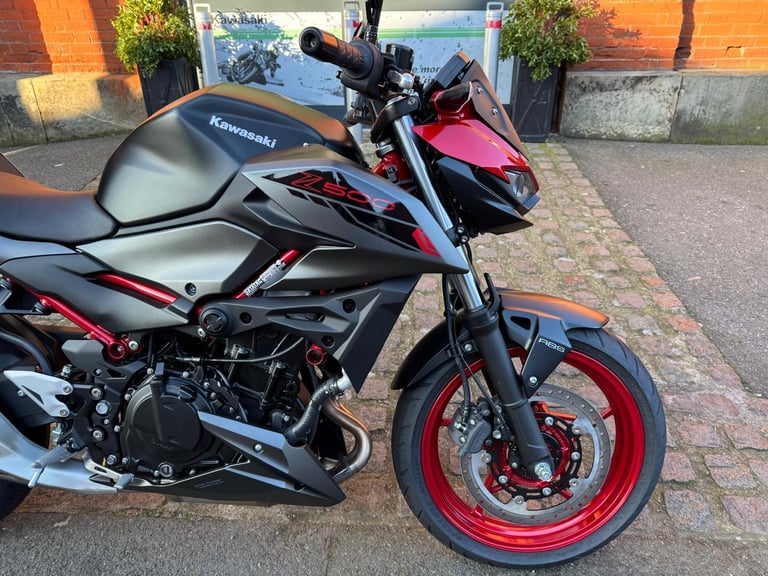 Kawasaki Z500 SE naked motorcycle in Red, A2 licence- only 13 miles 
