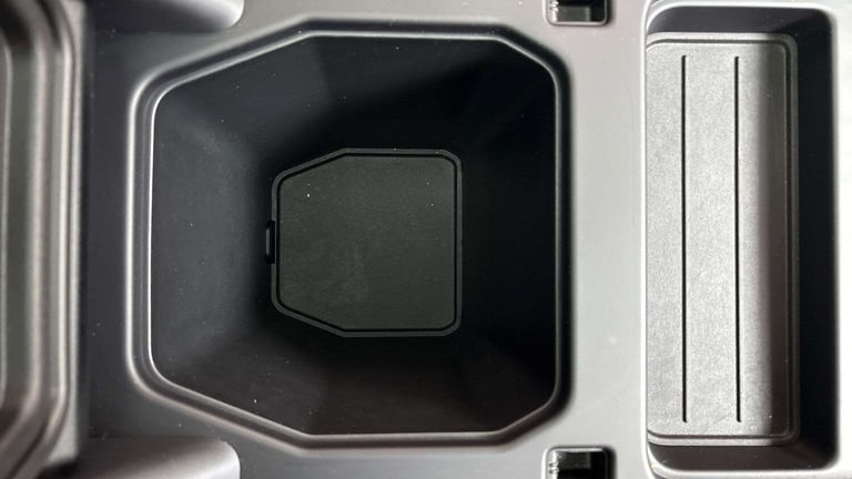 2024 Land Rover Defender 3.0 D250 X-Dynamic HSE 90 3dr Auto ESTATE DIESEL Automatic