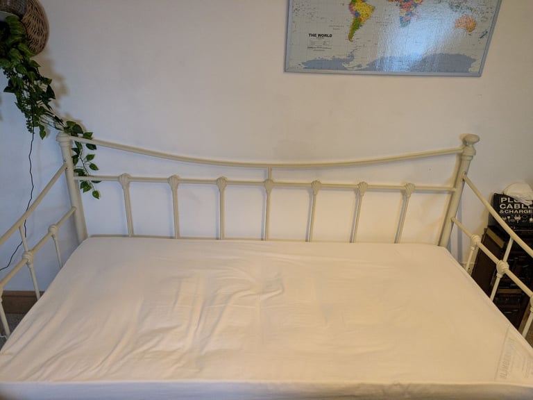 Single bed / Day bed