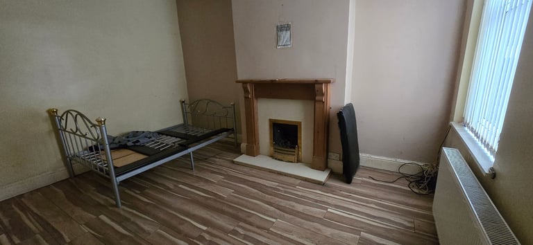 3 bedrooms Fully Refurbished House to Rent. 