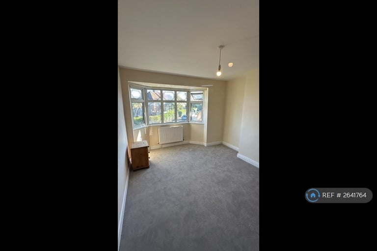 3 bedroom house in Alnwick Road, London, SE12 (3 bed) (#2641764)