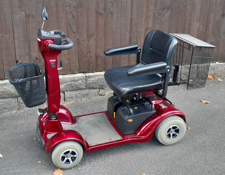 ROMA SORRENTO MOBILITY SCOOTER, WITH 2 BRAND NEW BATTERIES