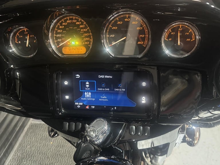 HARLEY-DAVIDSON TOURING FLHXS Streetglide Special Stage 1  Extras