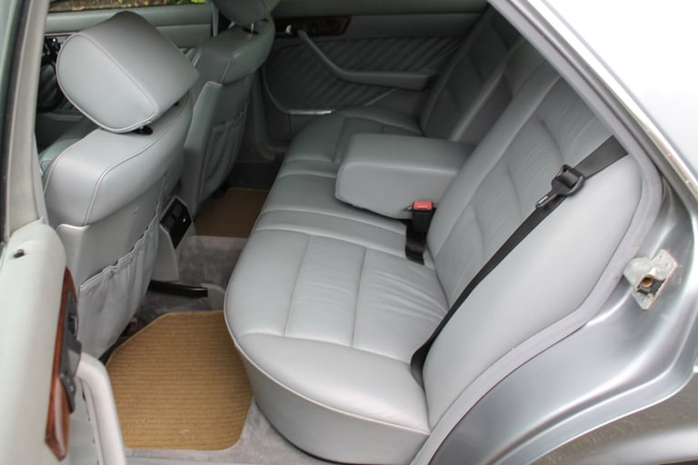 1990 Mercedes-Benz S-Class 300 SE 4dr Auto [4] SALOON Petrol Automatic