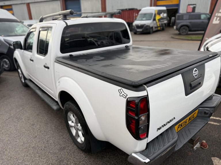 2015 Nissan Navara Double Cab Pick Up Tekna 2.5dCi 190 4WD Auto PICK UP DIESEL Automatic