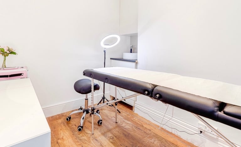 Beautiful Room, Nail Table & Hair Chair to Rent in City Centre