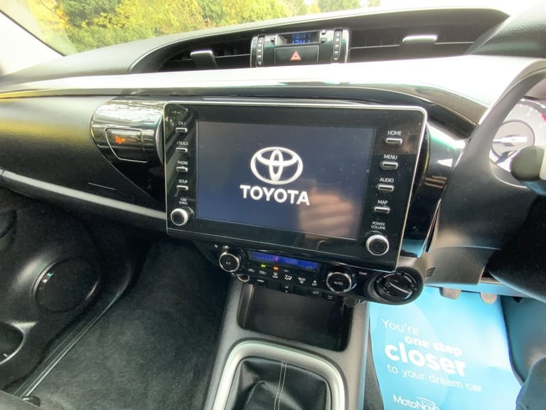 2021 Toyota Hilux 2.4 D-4D Invincible Pickup Double Cab 4dr Diesel Manual 4WD Euro 6 (s/s) (1 PIC...