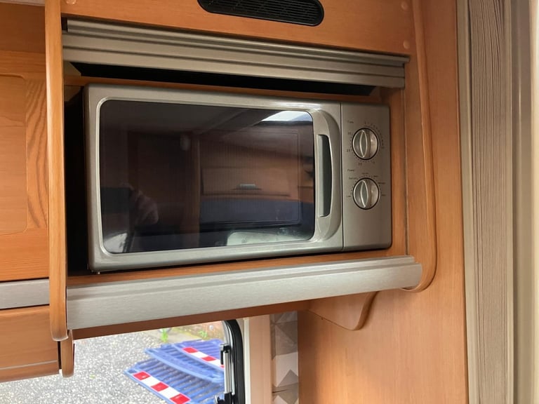 Lunar Fivestar Motorhome Fixed Bed 4 Berth 06’ Renault DCI 120 LWB