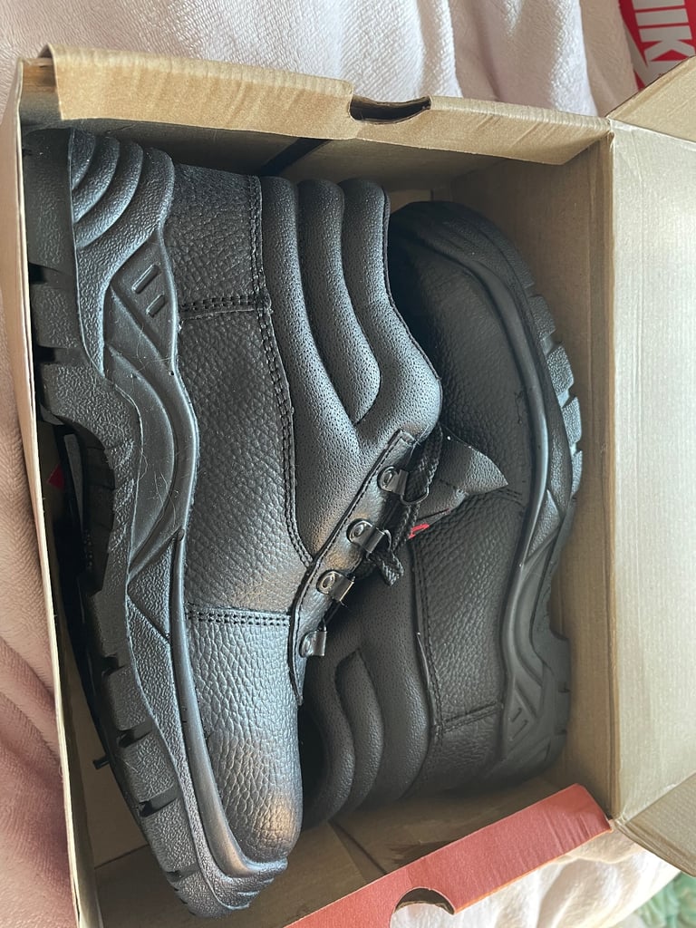image for Steel toe cap boots - size 7 - never worn 