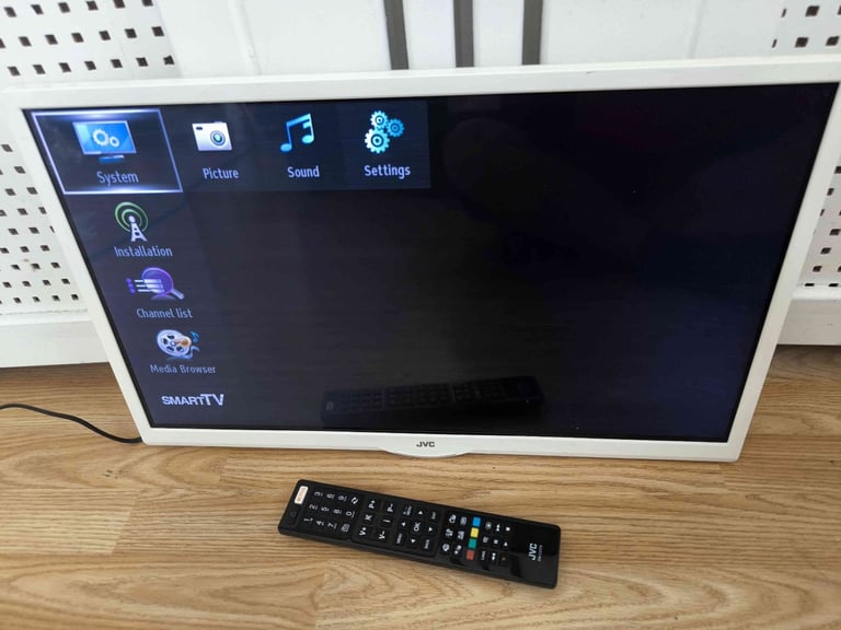 TV/ DVD 24" LED HDMI USB Freeview