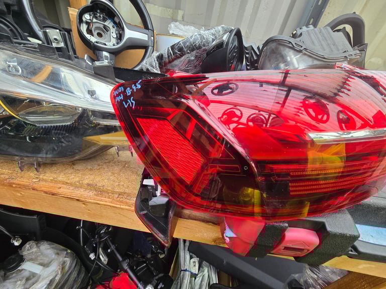 AUDI A4 B9.5 AVANT ESTATE SINGLE REAR BACK OUTER TAIL LIGHT LED Breaking Parts. 