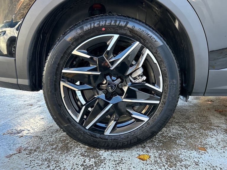 2025 Peugeot 5008 1.2 Hybrid 136 GT 5dr e-DSC6 HATCHBACK PETROL Automatic