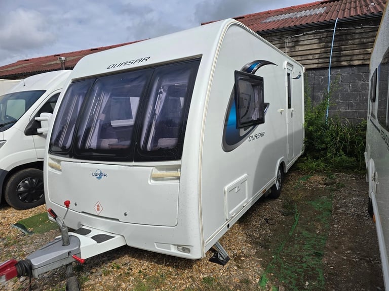 2017 Lunar Quasar 462 2 Berth End Washroom Caravan, Motor Mover