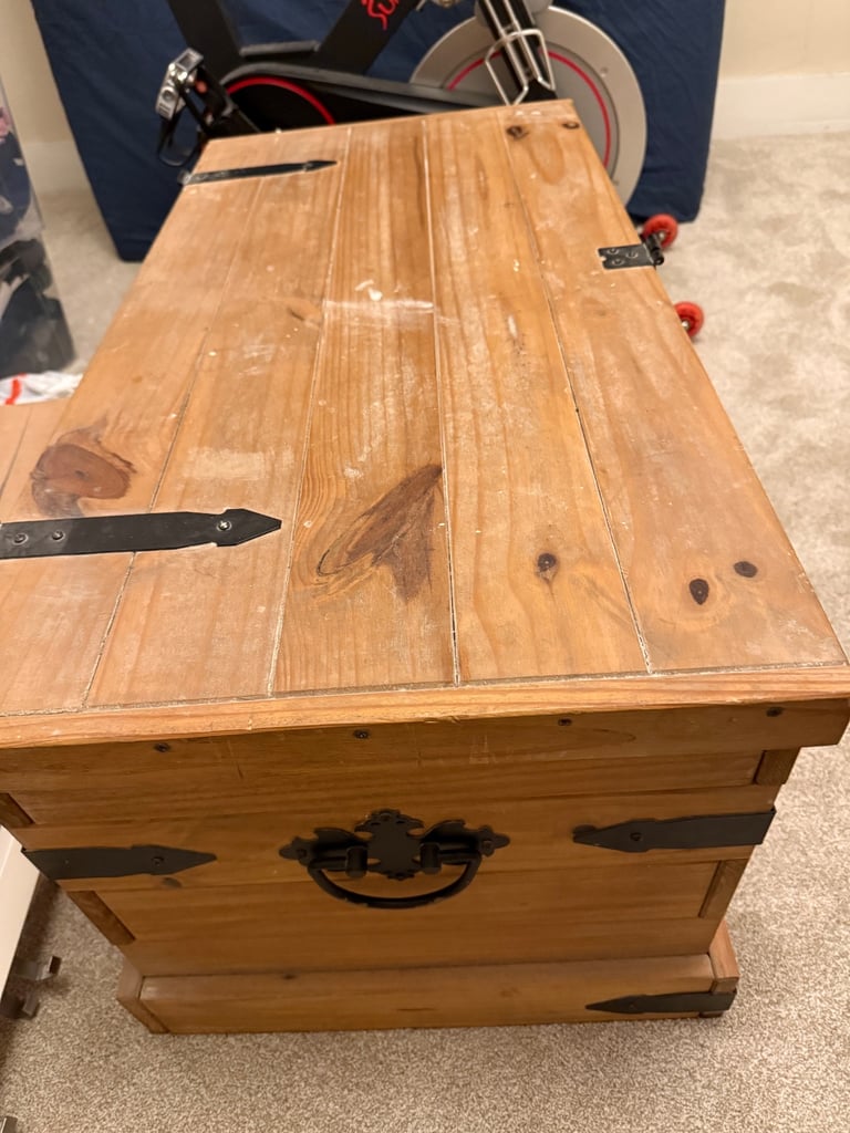 Blanket box / wooden chest