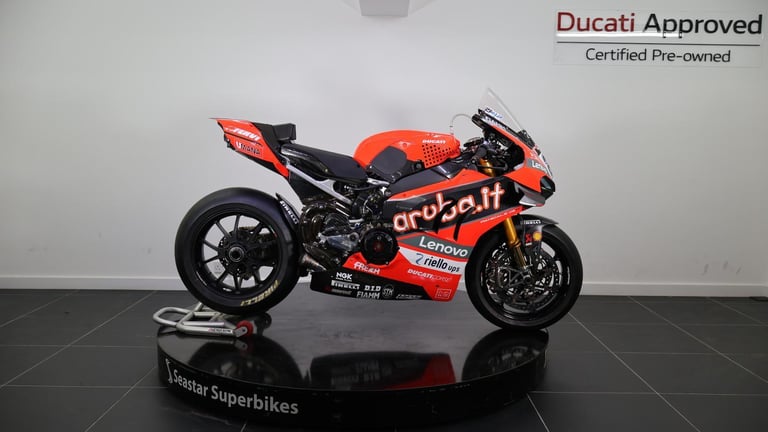 DUCATI EX WSBK RINALDI RACE BIKE - A COLLECTORS BIKE