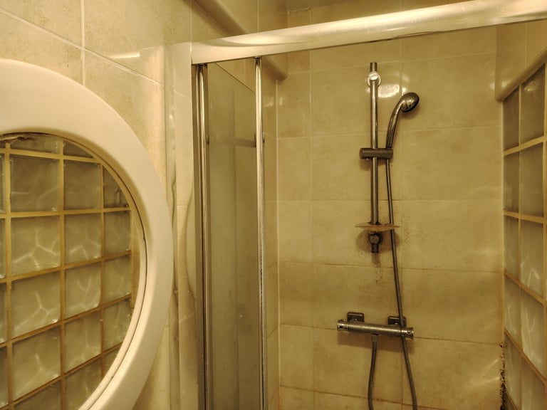 Ensuite double room in Colindale tube station